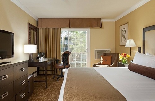 Barron Park Hotel | 2 Quiet Room with Free Breakfast, Heated Pool & Parking Near Stanford