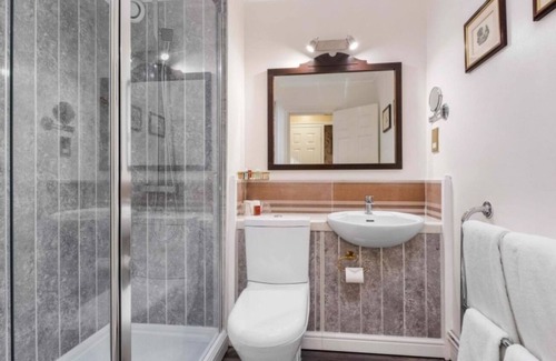 Ipswich House | 2 Relaxing Rooms w/Pool, Steam Room & Garden Access at Charming Ipswich