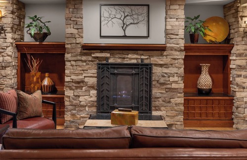 Pleasanton Hotel | 2 Relaxing Units | A Short Ride to Vineyards | Room w/Kitchen