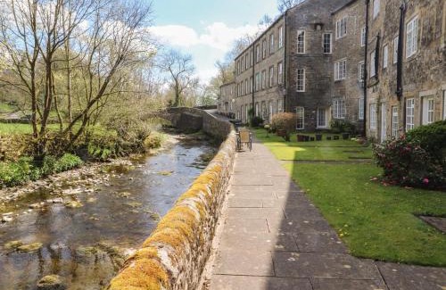 Airton Apartment | 2 Riverside Walk