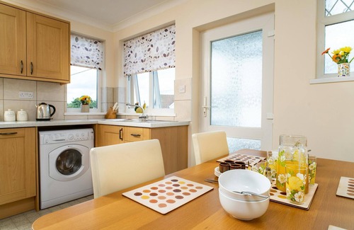 Llanybri Cottage | 2 Rock Cottage, Llansteffan