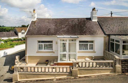 Llanybri Cottage | 2 Rock Cottage, Llansteffan