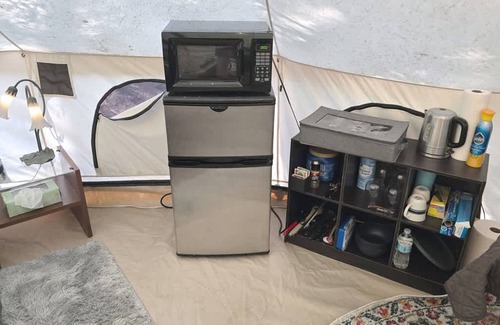 Brantingham Apartment | 2 Romantic Island Cabins for 5 - Hot Tub Boat