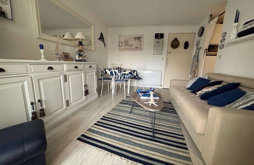 Pontaillac Apartment | 2-room apartment in Royan/Pontaillac with balcony and parking