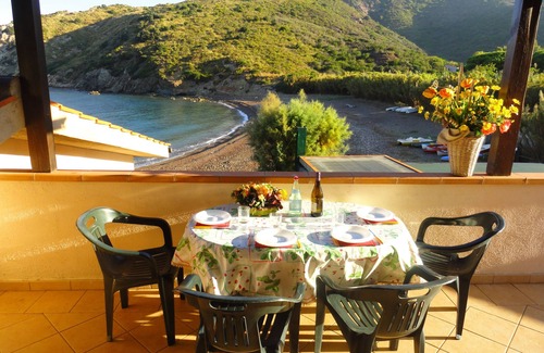 Rio nell'Elba Apartment | 2-Room apartment with terrace, right on the beach of Nisportino