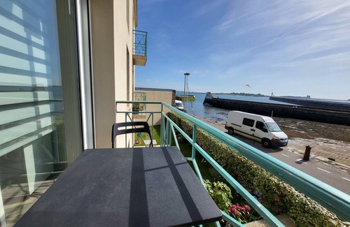 Saint-Vaast-la-Hougue Apartment | 2-room garage facing with panoramic view of the sea and TATIHOU island (UNESCO)