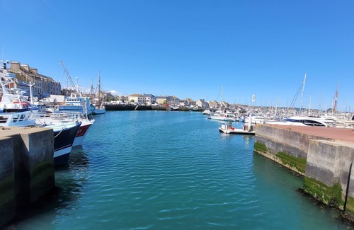 Saint-Vaast-la-Hougue Apartment | 2-room garage facing with panoramic view of the sea and TATIHOU island (UNESCO)
