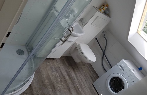 Ruesselsheim House | 2 rooms APARTMENT Roof Floor Near Frankfurt Airport