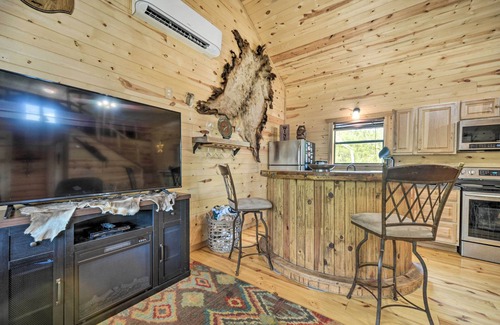 Sabinal Cabin | 2 Rustic Cabins w/Porches on Remote Ranch!