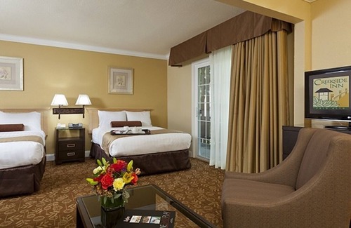 Barron Park Hotel | 2 Spacious Room with Free Breakfast, Heated Pool & Parking Near Stanford