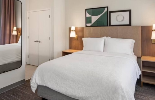 West Bloomington Hotel | 2 Spacious Suites Near Mall of America, MSP Airport & Downtown Minneapolis