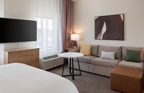West Bloomington Hotel | 2 Spacious Suites Near Mall of America, MSP Airport & Downtown Minneapolis