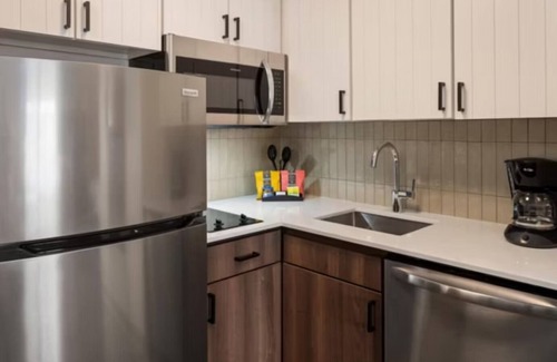 West Bloomington Hotel | 2 Spacious Suites Near Mall of America, MSP Airport & Downtown Minneapolis