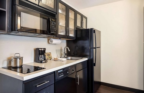 Morris Plains Hotel | 2 Spacious Suites w/Laundry and Full Kitchen, Perfect for Families