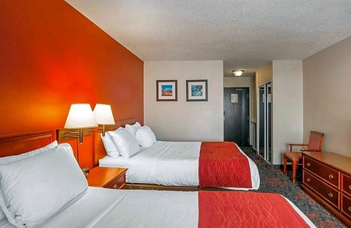 Banff Trail Hotel | 2-Star Hotel ∙ Comfort Inn and Suites University