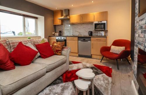 Gwersyllt House | 2 Stoneleigh Cottage