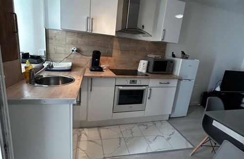 Puisserguier House | 2-storey village house in a pedestrian cul-de-sac
