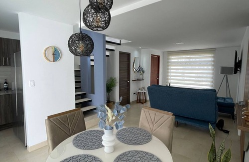 Quito House | 2 story, 4 beds, 2½ baths in beautiful Valle de Los Chillos, Quito Ecuador