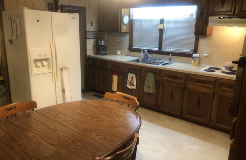 Wayne County House | 2 story farm house just off 795, sleeps 10+