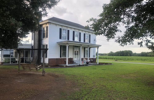 Wayne County House | 2 story farm house just off 795, sleeps 10+