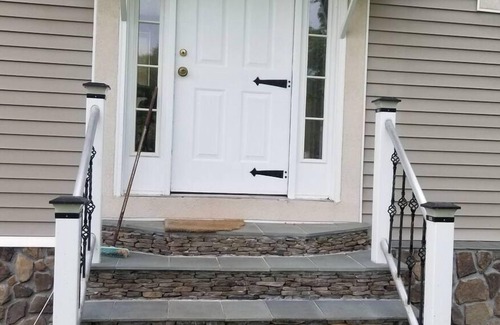 Long Eddy House | 2 Story Loft House With Massage Chair