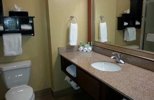 Madison House | 2 Stylish Units for Business Travel, Breakfast, Park