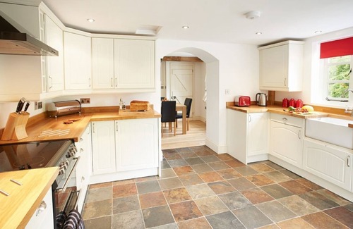 Hoarwithy Cottage | 2 The Oaks, 19th century sandstone cottage in a peaceful location between Hereford and Ross-on Wye.