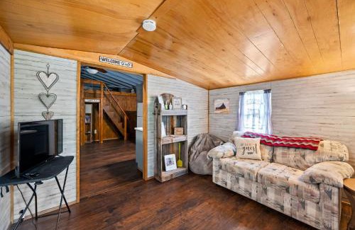 Hico House | 2 Tiny Town Hico Cool Cabin Animals Fire Pit by Vacation Your Way