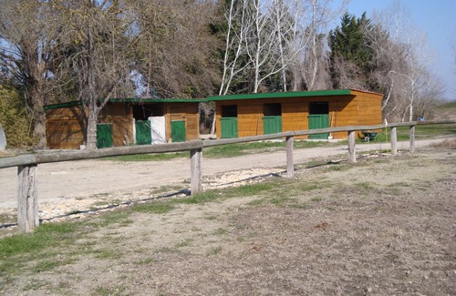 Saint-Gilles Apartment | 2 to 3 person gîte with jaccuzi in Camargue on the banks of the Petit Rhône.