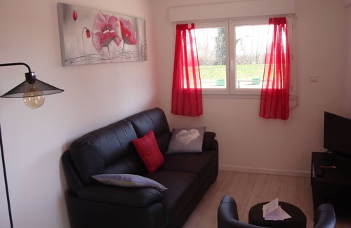 Saint-Gilles Apartment | 2 to 3 person gîte with jaccuzi in Camargue on the banks of the Petit Rhône.