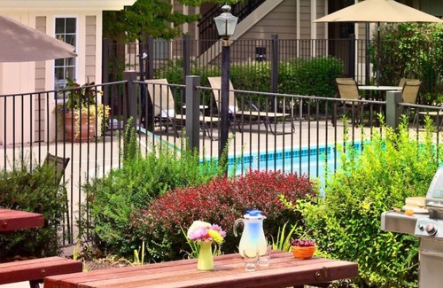 Sharonville House | 2 Units Close to Gorman Park! Pool, FREE Breakfast, FREE Parking, Full Kitchen!
