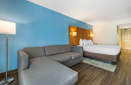 Seabreeze Park Hotel | 2 Units | Inviting Family Stay | Ocean Views, Beachside Fun & Local Attractions