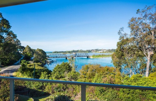 North Narooma House | 2 Water Crescent - Retro Haven