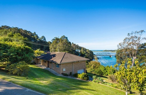 North Narooma House | 2 Water Crescent - Retro Haven