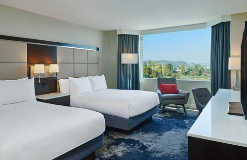 Redwood Shores Hotel | 2 x Two Double Water View Room at Grand Hotel San Francisco, Pets Allowed