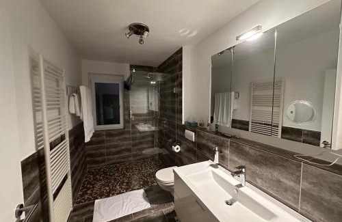 Hertingen Apartment | 2-Zimmer-Ferienwohnung mit 2 Balkons - Golf, Bike & Wellness im Markgräflerland!
