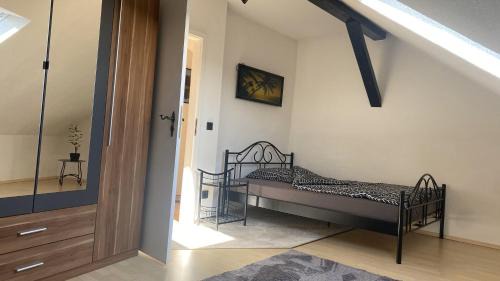 Iffezheim Apartment | 2 Zimmer Wohnung nahe Galopprennbahn