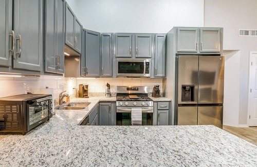 Biggs Field House | 20 Mi to Dtwn El Paso: Pet-Friendly Retreat!