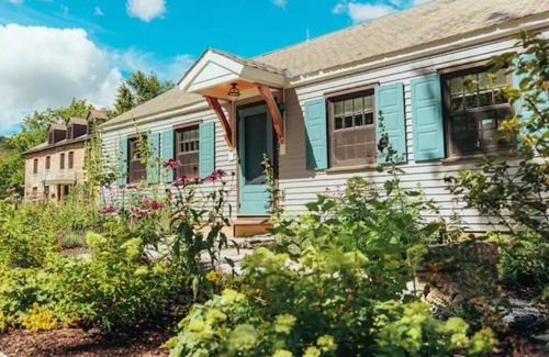 New Lebanon Cottage | 20 minutes to Jiminy Peak and Bousquet Mountain