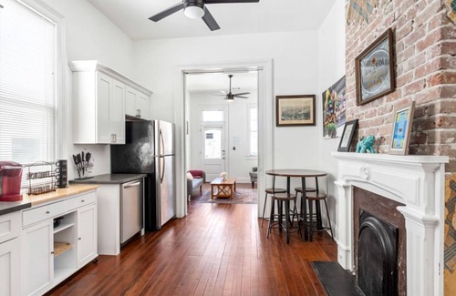Freret Condo | 20% OFF Monthly | 10% OFF Weekly- Private 2BR in Uptown by Hosteeva