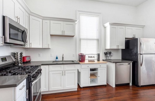 Freret Condo | 20% OFF Monthly | 10% OFF Weekly- Private 2BR in Uptown by Hosteeva