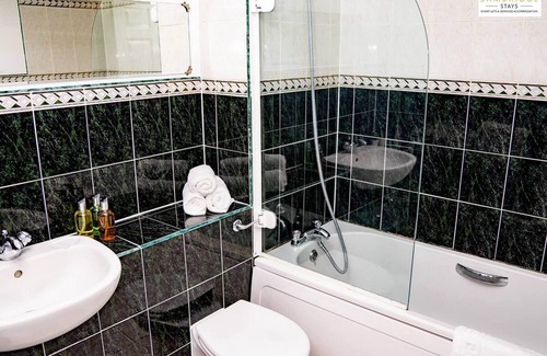 Hemel Hempstead Apartment | 20 off Weekly Stays 5 Marina View Apt