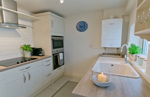 Beaumaris Apartment | 20 Rosemary Lane - a coastal that sleeps 4 guests in 2 bedrooms