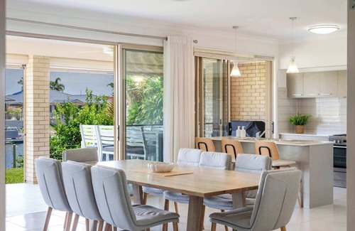 Yamba House | 20 Taine - Oceanstays - Jetty & Pet Friendly