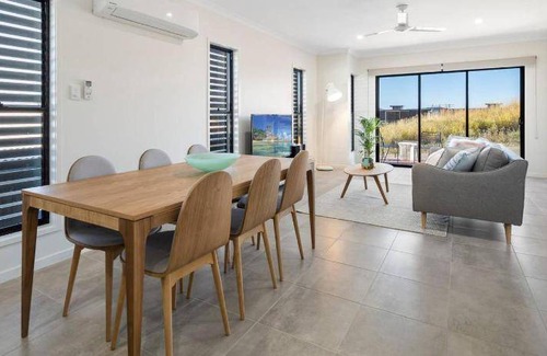 Airlie Beach House | 200 m² House ∙ 3 bedrooms ∙ 6 guests