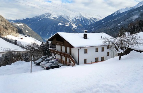 Finkenberg Villa | 200 m² Villa ∙ 8 bedrooms ∙ 18 guests