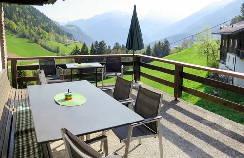 Finkenberg Villa | 200 m² Villa ∙ 8 bedrooms ∙ 18 guests