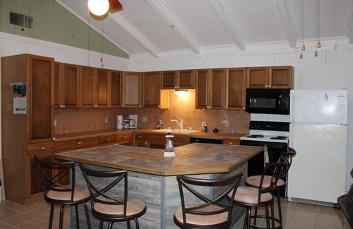 Port Mansfield Cottage | 200 North Shore - Cozy Waterfront Cottage! Excellent Fishing!