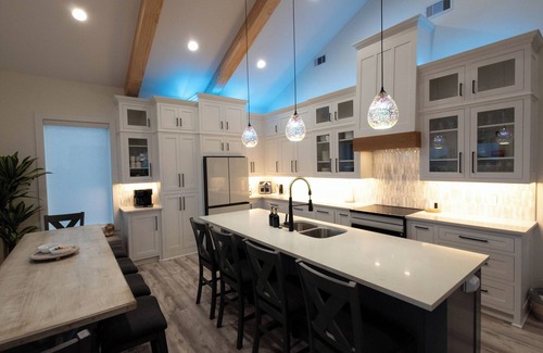Crystal Beach House | 200 Steps to Beach.6BR sleeps 18 w/Karaoke, Outdoor Bar, Games, Decks & Views