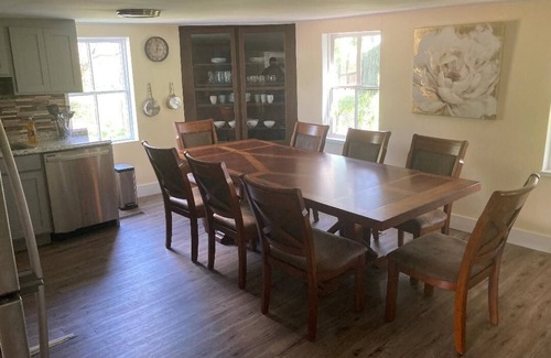 Aldenville House | 200 Year Old Farmhouse on Private 8 Acre Laken Pet Friendly.